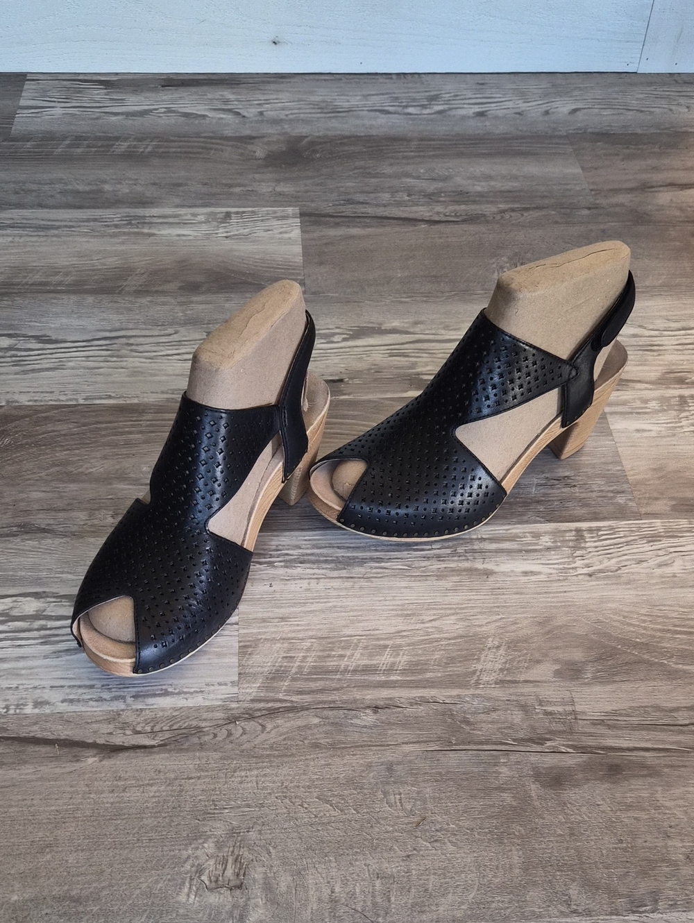 Dansko Teagan Stylish Peep Toe Sandal